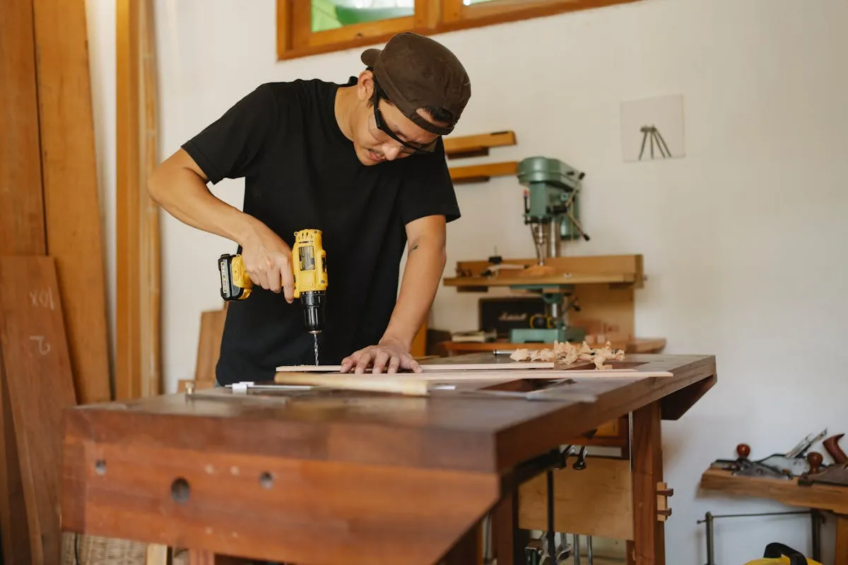 Erfahrene Handwerker bei der Arbeit